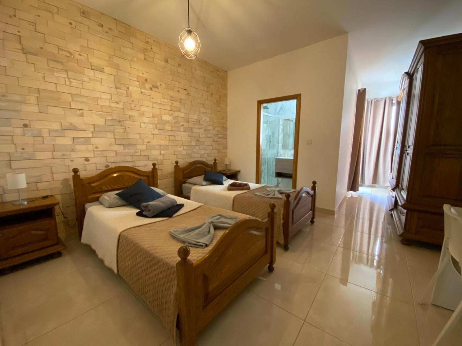 Xl Central Home - Sleeps 10 People Pietà Εξωτερικό φωτογραφία